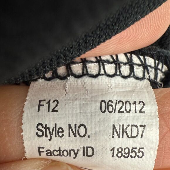 Red Wings V neck Shirt XL Women's Lace up top NHL Detroit Hockey - Picture 3 of 6